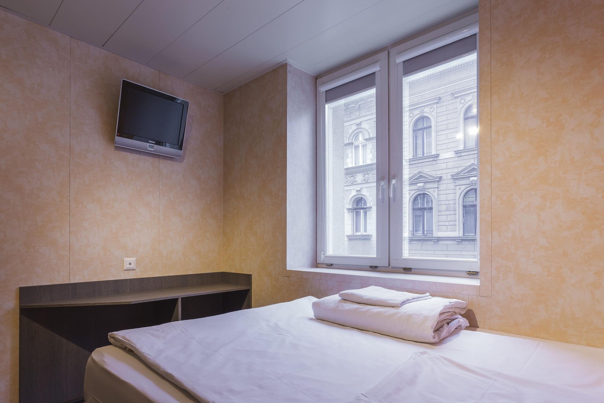 Easyhotel Budapest Oktogon Екстериор снимка